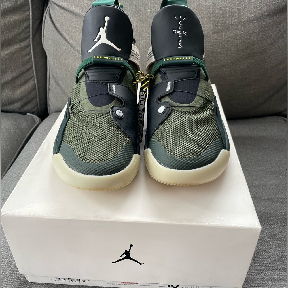 (2019) Jordan 33 Travis Scoot sz 10